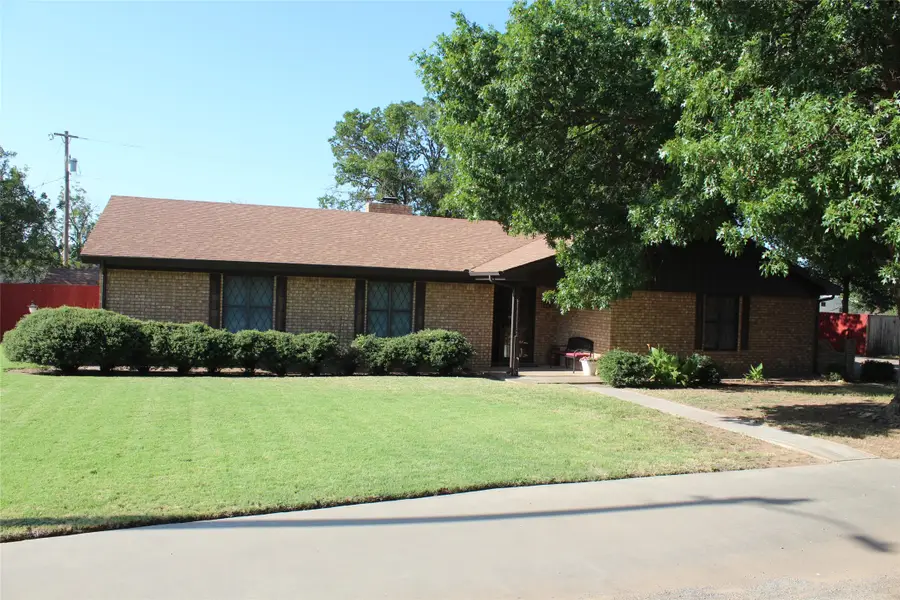 130 N L Street, Munday, TX 76371 - #3