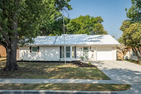 805 NW 14th Street, Grand Prairie, TX 75050