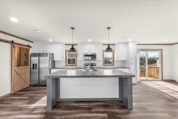 332 Creekview Meadows Drive, Springtown, TX 76082