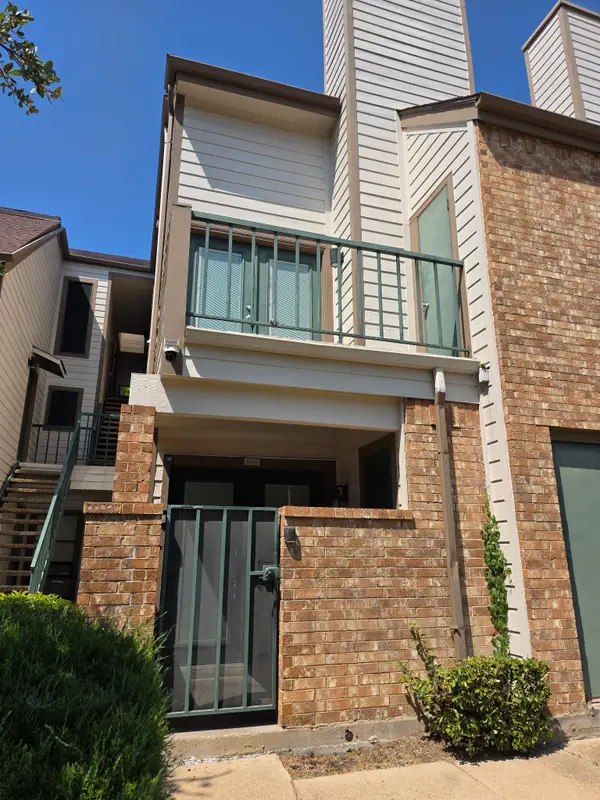2301 Balsam Drive #M202, Arlington, TX 76006