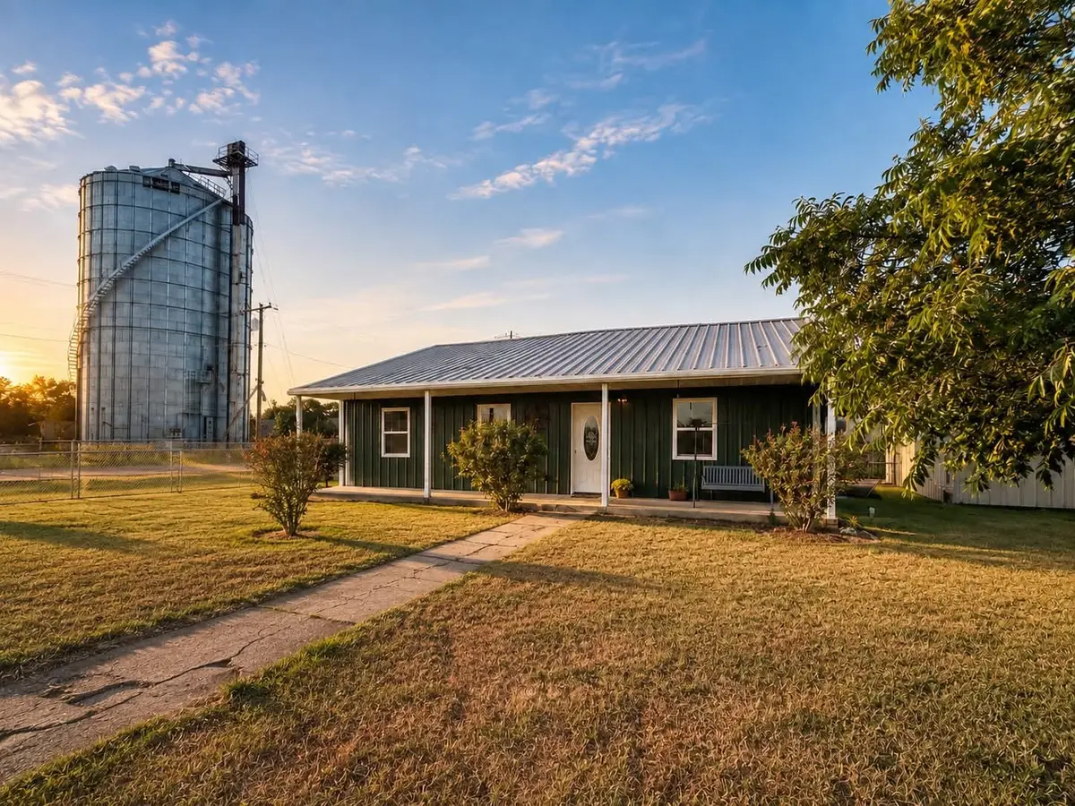 702 Main Street, Windom, TX 75492 - #1