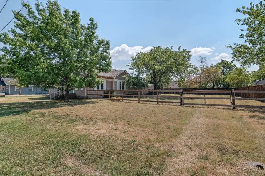 700 Elm Street, Sanger, TX 76266 - #3