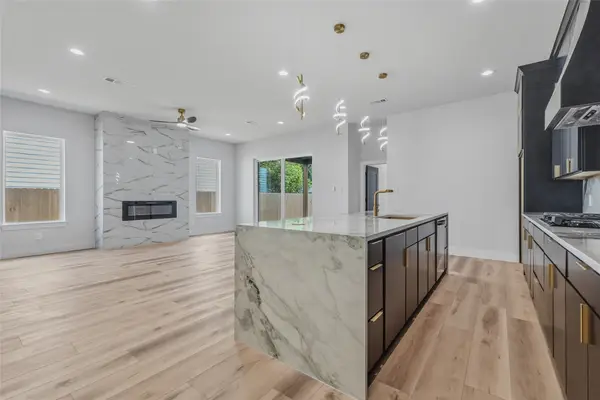 3914 Harlingen Street, Dallas, TX 75212