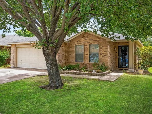 2120 Shawnee Trail, Fort Worth, TX 76247
