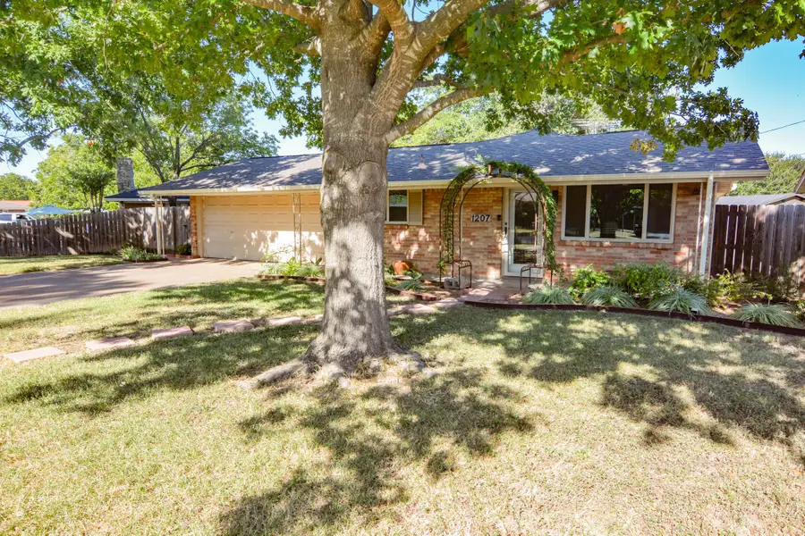 1207 Lynnwood Drive, Cleburne, TX 76033 - #3