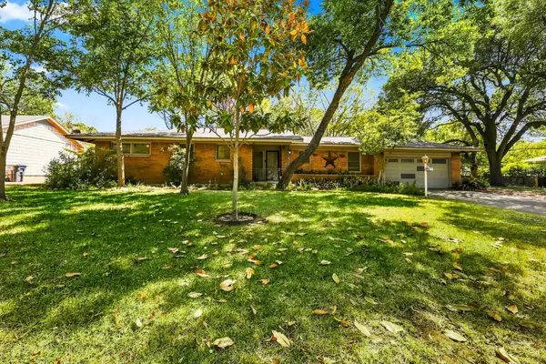 204 University Drive, Arlington, TX 76013