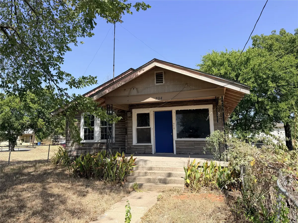 304 E 1st Avenue, Corsicana, TX 75110 - #1