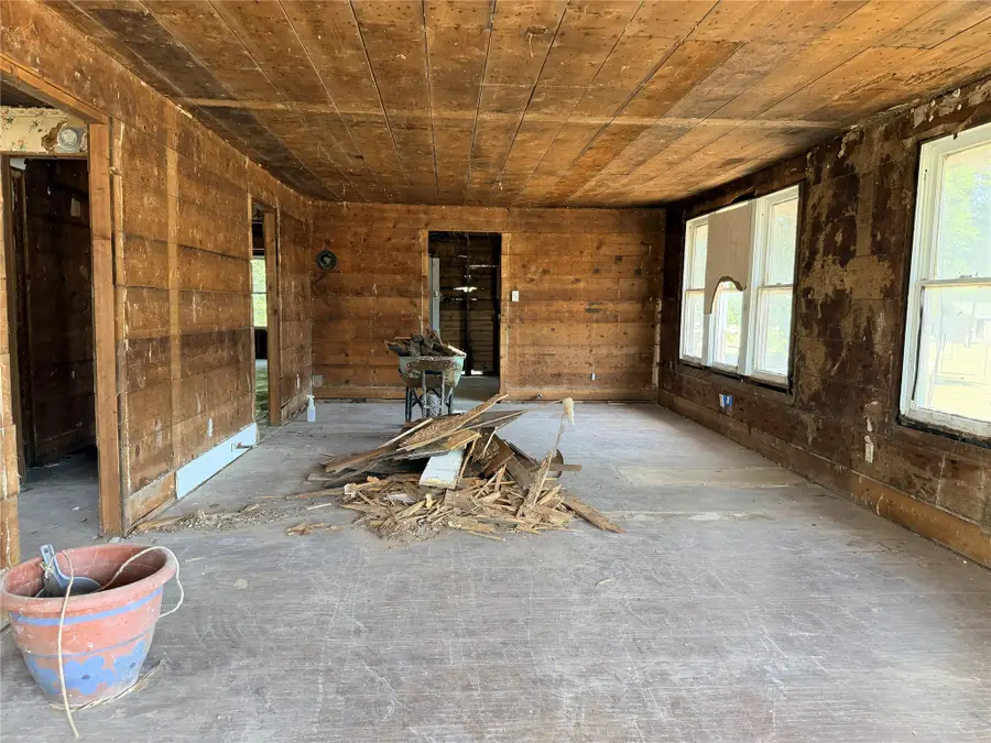 304 E 1st Avenue, Corsicana, TX 75110 - #2