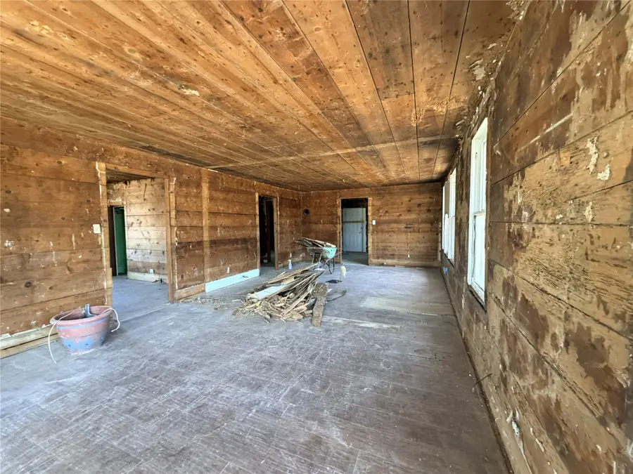 304 E 1st Avenue, Corsicana, TX 75110 - #3