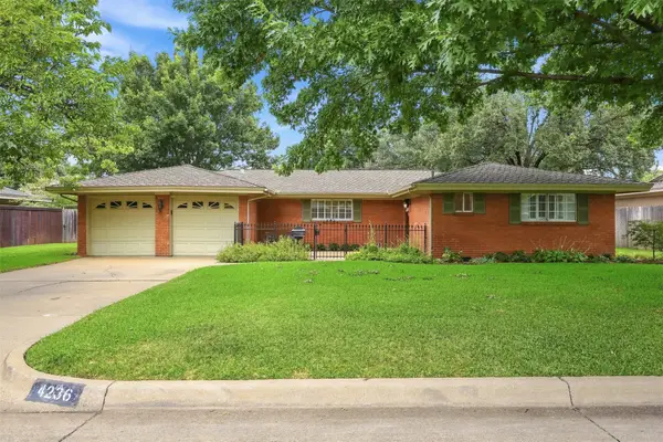 4236 Whitfield Avenue, Fort Worth, TX 76109