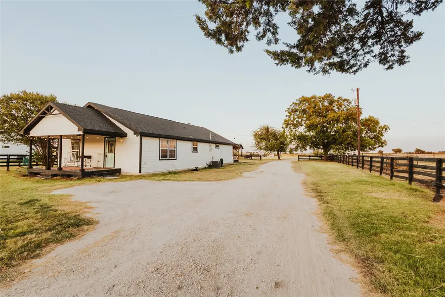 246 Hcr 1450 N, Covington, TX 76636 - #2
