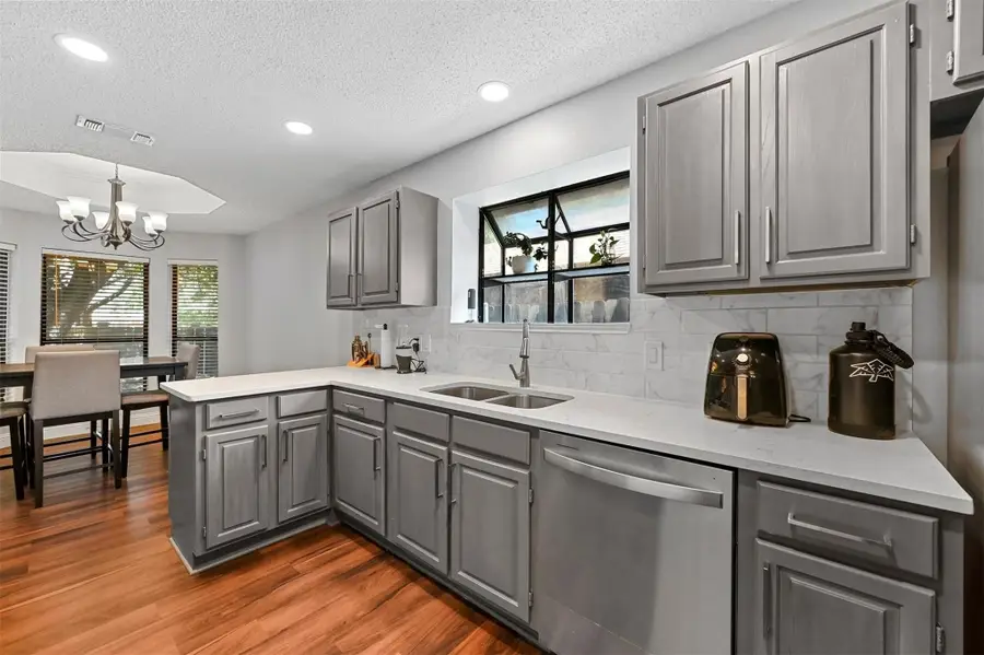 2530 Seven Hills Drive, Grand Prairie, TX 75052 - #3