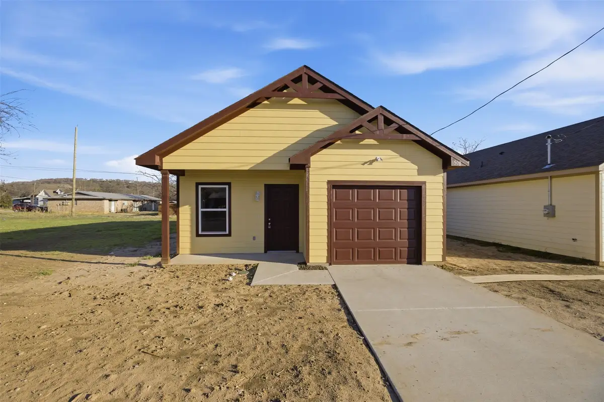 512 SW 15th Street, Mineral Wells, TX 76067 - #1