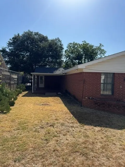 617 Comal Avenue, White Settlement, TX 76108 - #2