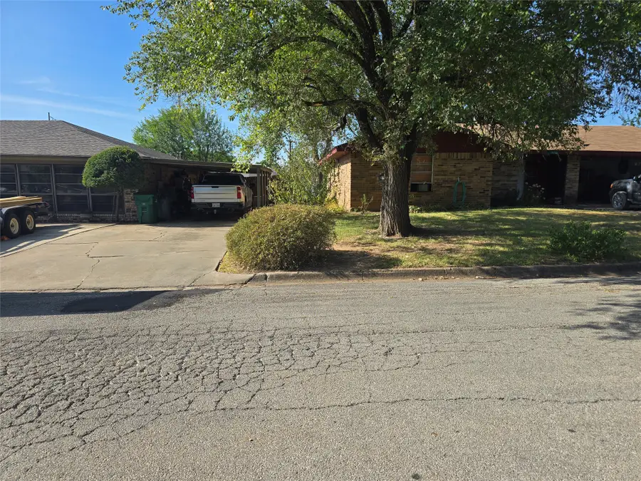 1514 Linda Street, Bowie, TX 76230 - #2