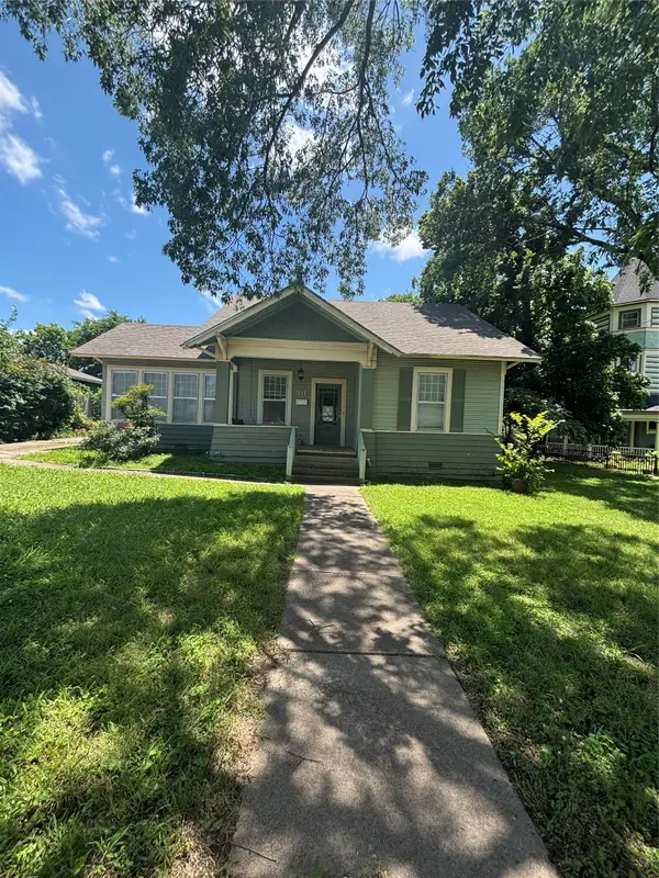 311 W Sam Rayburn Drive, Bonham, TX 75418