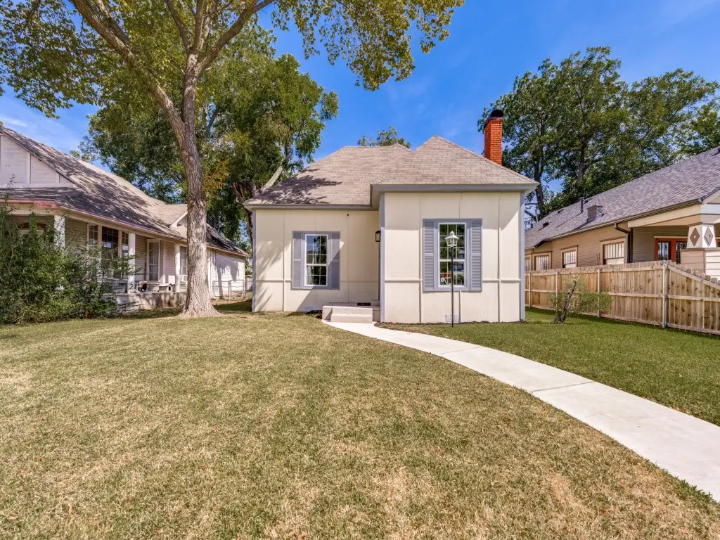 917 W Sears Street, Denison, TX 75020 - #1