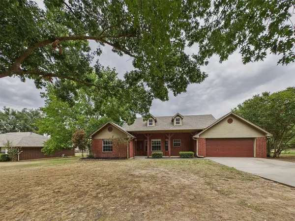 616 W Walcott Street, Pilot Point, TX 76258