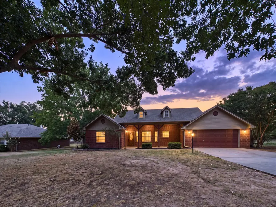 616 W Walcott Street, Pilot Point, TX 76258 - #2