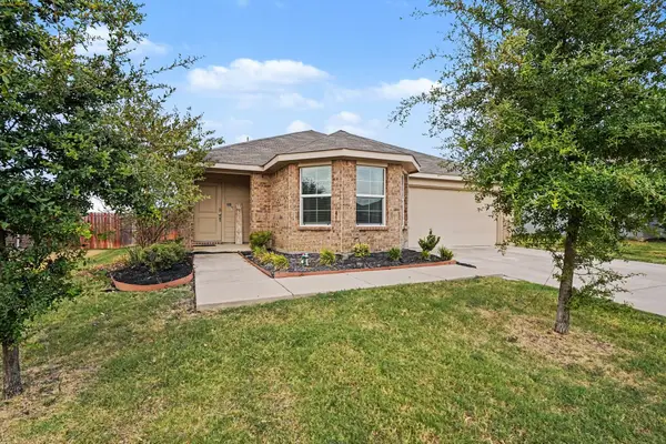 1512 Central Park Drive, Alvarado, TX 76009