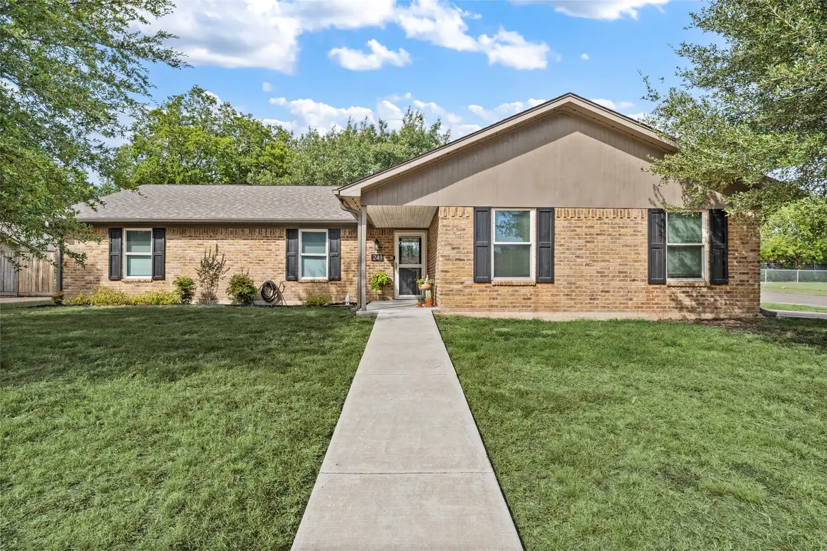 241 Crockett Lane, Hewitt, TX 76643 - #1