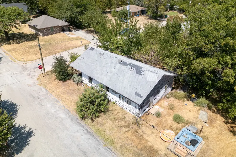 1101 Sanders Street, Bowie, TX 76230 - #3