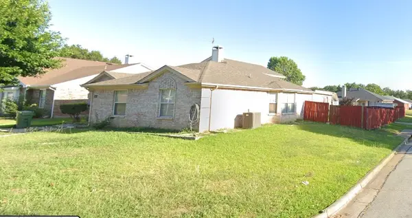 1001 Flower Drive, Arlington, TX 76017