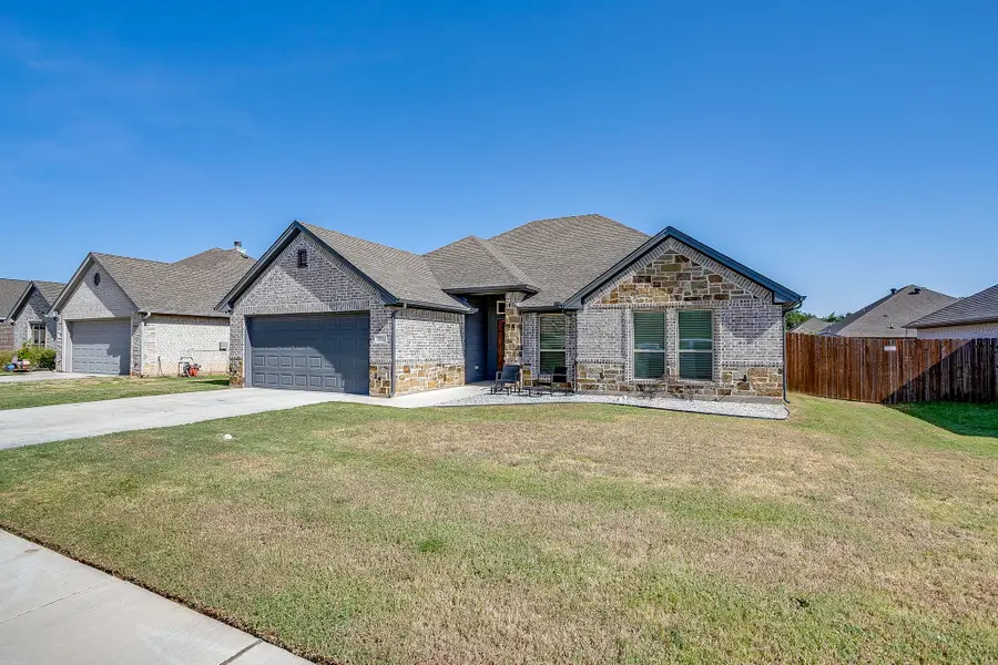 933 Avagail Avenue, Springtown, TX 76082 - #2