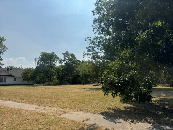 907 Buck Street, Gainesville, TX 76240
