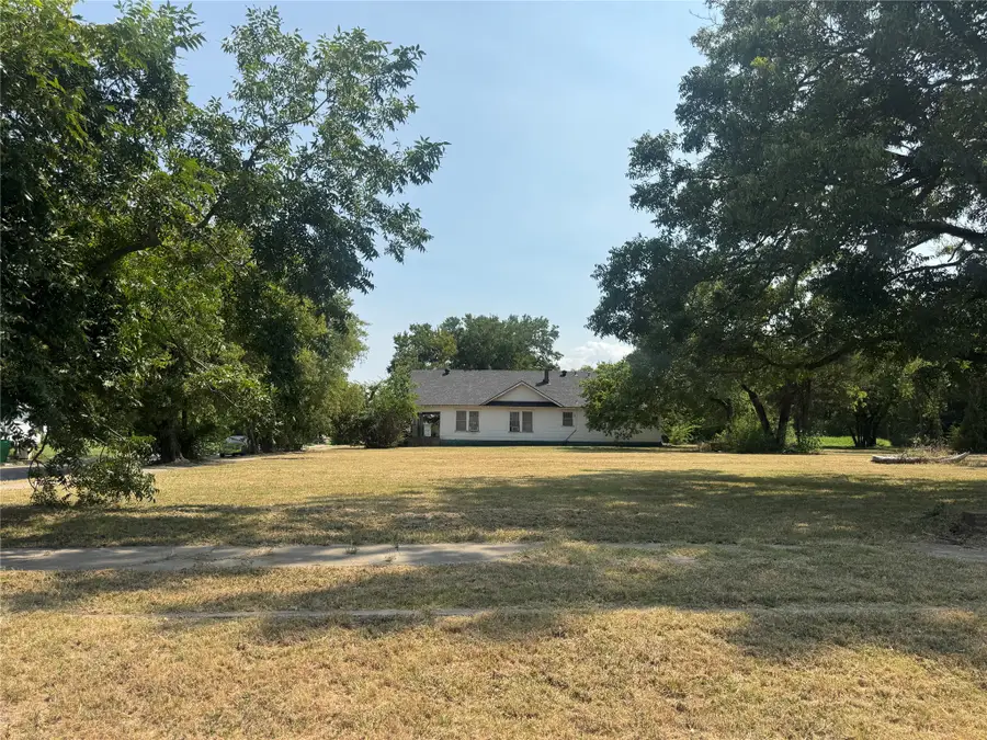 907 Buck Street, Gainesville, TX 76240 - #3