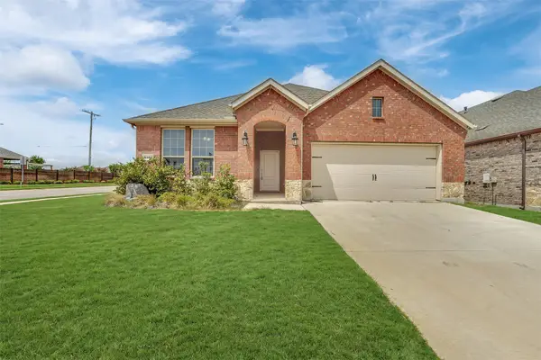 3303 Brady Starr Drive, Aubrey, TX 76227