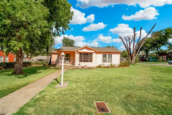 3100 Lakeland Street, Fort Worth, TX 76111