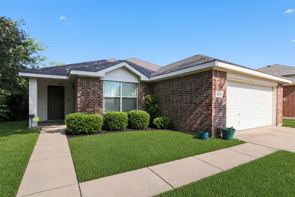 2752 Maegen Circle, Fort Worth, TX 76112