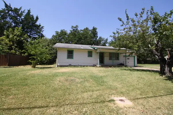 306 S Austin Street, Wolfe City, TX 75496