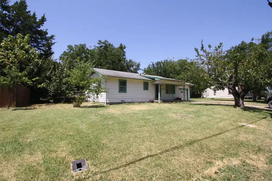 306 S Austin Street, Wolfe City, TX 75496 - #3