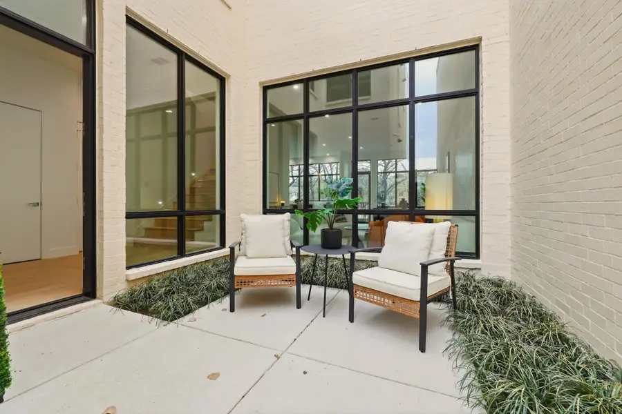 610 N Oak Cliff Boulevard #305, Dallas, TX 75208 - #3