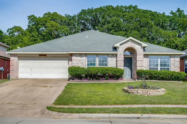 1013 Hidden Lake Drive, Burleson, TX 76028