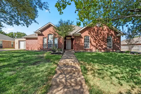 325 Fannin Drive, Hewitt, TX 76643