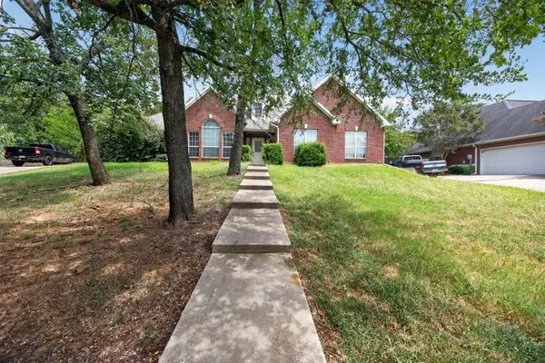 804 Waterloo Lake Drive, Denison, TX 75020