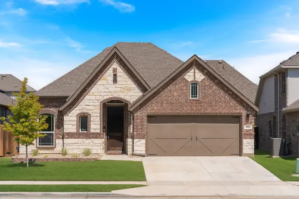 1025 Rosebay Drive, Justin, TX 76247