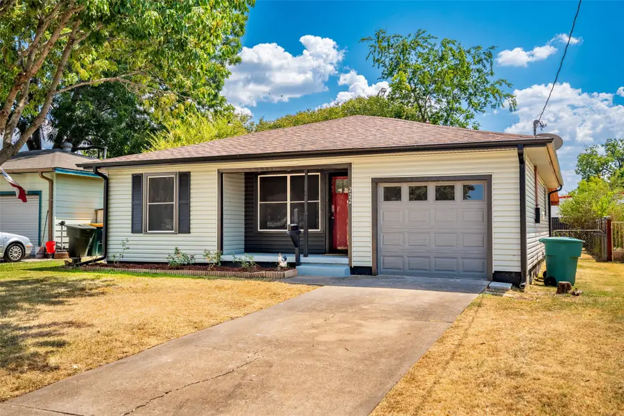 222 W Wilson Avenue, Sherman, TX 75090 - #2