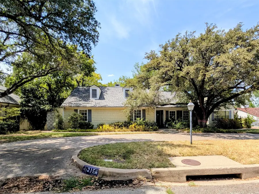 215 N Rivercrest Drive, Fort Worth, TX 76107 - #2