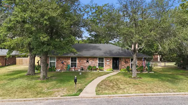 3016 Arapaho Road, Commerce, TX 75428