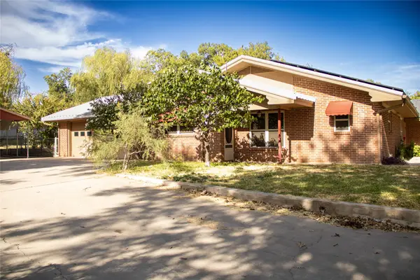405 W Neely Avenue, Comanche, TX 76442