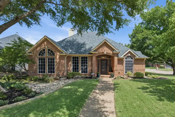 1613 Green Tree Drive, Hurst, TX 76054