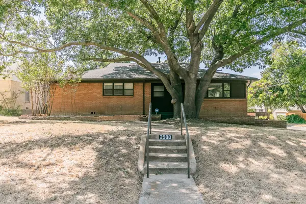 2900 Ryan Place Drive, Fort Worth, TX 76110