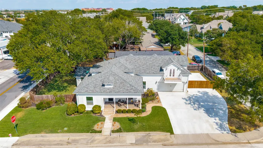 205 S Dooley Street, Grapevine, TX 76051 - #2