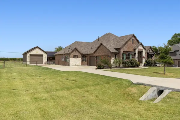 157 Daniel Drive, Van Alstyne, TX 75495