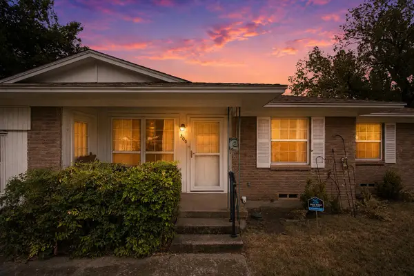 300 Parkwood Place, Lewisville, TX 75067
