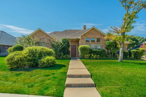 529 Winston Street, Grand Prairie, TX 75052